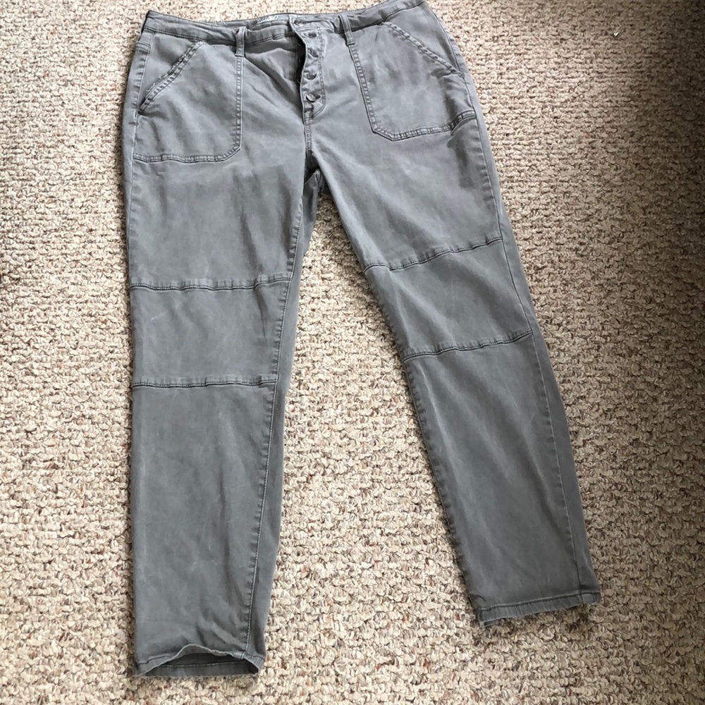 Cute petite green khaki jegging denim pants😃😍